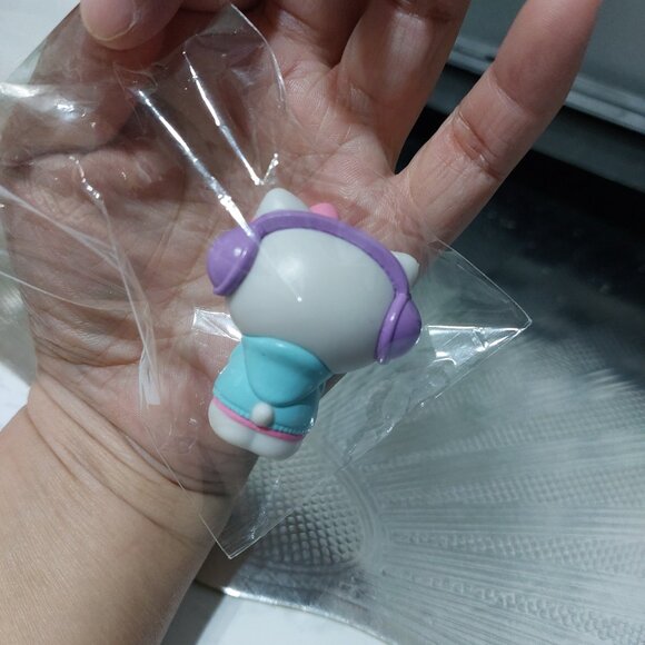 Rare Hello Kitty Mini In BIG Glasses BIG Earphones Earplugs Geeky Cutie Pie - Picture 3 of 5